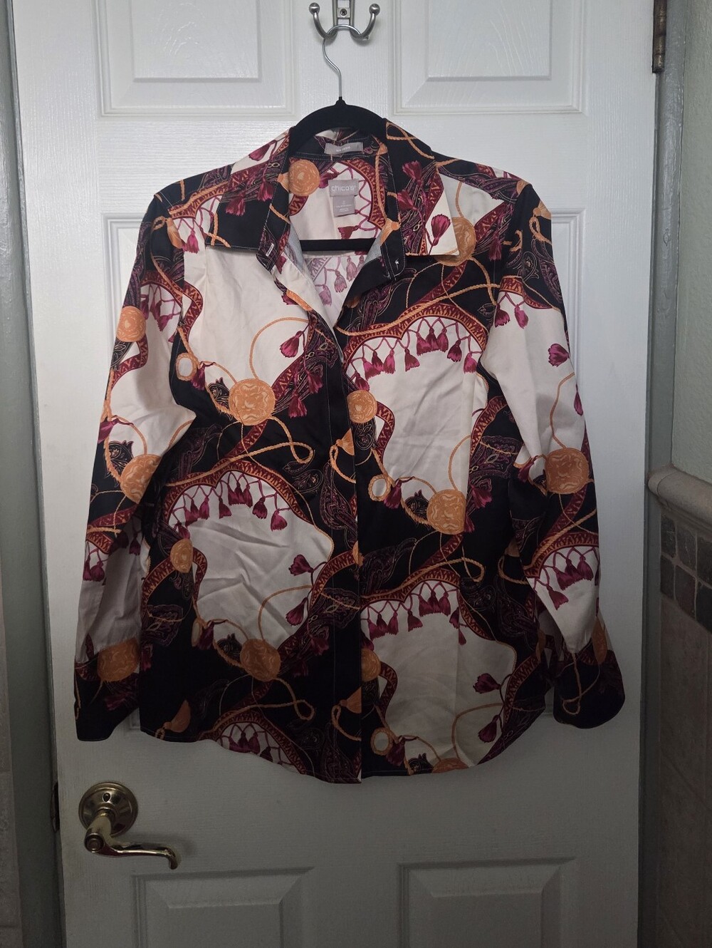 Chico's Tassle Printed Gold & Magenta Accents No Iron Hidden Button Shirt Size L